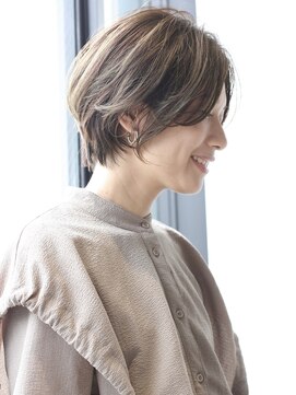 スリー(three.) 【three.スリー】小顔ショート/似合わせカット/白髪ぼかし(北浜)