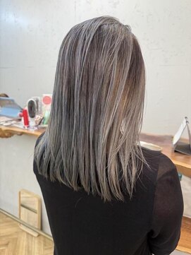 ロミー 本厚木(ROMMY.) 本厚木◎ミディアムレイヤーカット◎3Dカラーアッシュブリーチ