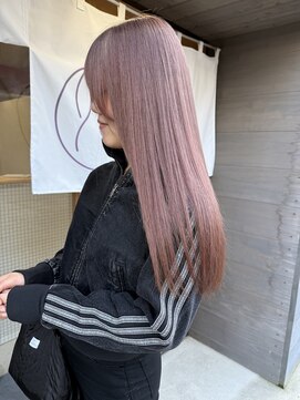 ピンクベージュ × ナチュラルストレート