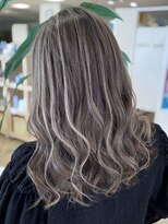 シャルムバイケンジ(Charm.by KENJE)&nbsp;デザインカラーバレイヤージュ細めハイライト白髪ぼかし東京銀座