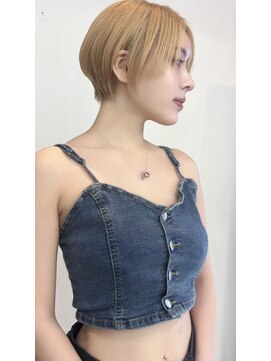 キャロル(CAROL) ハイトーン×ハンサムショートで垢抜けヘアに♪