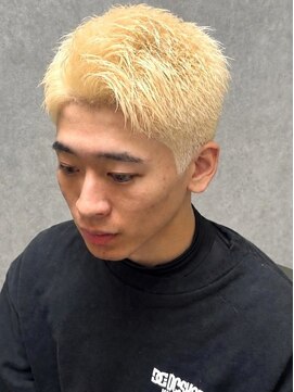 ディスイズバーバーフォース(THIS IS BARBER 4th) ホワイトベージュ ハイトーン ブリーチ ベリーショート 20代