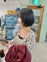 ヒビヲ 天神警固(HIBIO)&nbsp;ショートボブ切りっぱなしボブタッセルボブブリーチダブルカラー