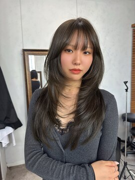 アット(at...) 《ロングハッシュカット》
