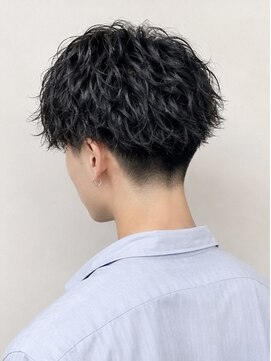 クオリス 赤塚店(QUALIS) 波巻き束感ショートツーブロックマッシュアップバングコンマヘア
