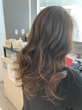 ジュール ドゥJour doux jourスタイリスト今嶋 ハイライトで柔らかさのあるカラーに