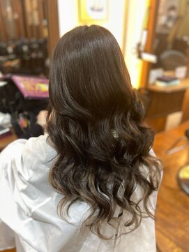 カルフール オハナ せんげん台西口店(Carrefour OHANA) ナチュラル/ダークブラウン/ベージュ/ヘアカラー/パーマ/ロング