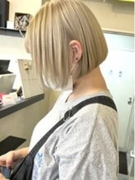 ヒート バイ アンカットラウンジ 渋谷(HEAT by UNCUT&LOUNGE) ミルクティーカラー/ホワイトベージュカラー/ケアブリーチ/渋谷