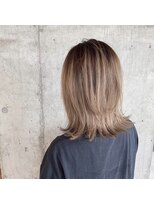 ロイド(Lloyd)&nbsp;【Lloyd 大宮】　グラデーションカラー×外はねミディ