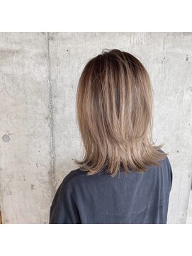 ロイド(Lloyd) 【Lloyd 大宮】　グラデーションカラー×外はねミディ