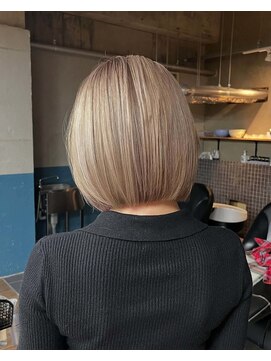 ビューティアンドトリップ クイーンズグッドプラン(Beauty&Trip QUEENS Good Plan) ホワイトベージュ