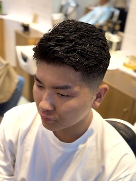 ゼロスバーバー(0's BARBER SHOP) ショートパーマ/メンズ/アイロンパーマ/ビジネスパーマ/フェード