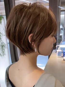 ラフ 立川(Laff) ショートヘアショートボブ白髪ぼかしハイライトカラーボブ