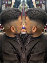 グリッツ (GLITZ)&nbsp;メンズカットアップバングフェードカットバーバースタイル