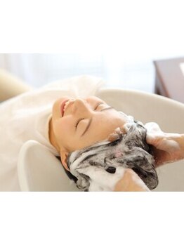 頭皮ケアはもちろん、髪のお悩みにも効果的◎髪の芯から潤いを与え、美しい艶ヘアに♪