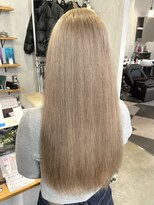 シェル 津山の手店(shel)&nbsp;10代20代ブリーチありミルクティーベージュ透明感カラー