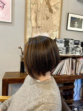 マロウズ(Marrows) ボブにハイライトで動きをプラス