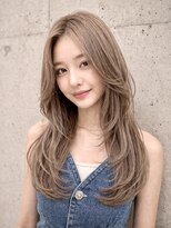 カリーナ(Carina)&nbsp;【透明感爆発】韓国レイヤーロング×グレージュ