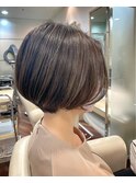 白髪ぼかしポイントブリーチハンサムショートベリーショート