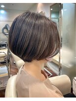 ポノ(Pono) 白髪ぼかしポイントブリーチハンサムショートベリーショート