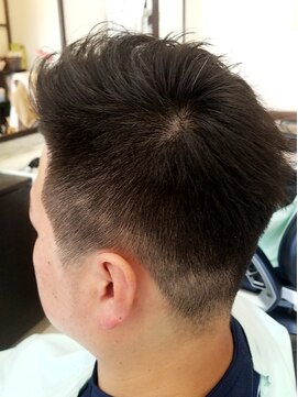 オッジ ヘアー ジャッロ(Oggi Hair giallo) ナチュラルマッシュショート