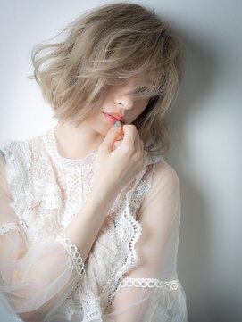 カバーヘアアンドスパ ブリス 浦和(COVER HAIR&SPA bliss) 透け感シルバーシースルーカラールーズヘアx浦和10代20代30代