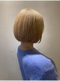 切りっぱなし＆抜きっぱなし　王道ハイトーンボブ