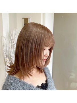 ループ(LOOP) レイヤーカット×ベージュカラー