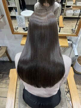 ヨンセンチメートルヒロサカ(4cm HIROSAKA) 髪質育成トリートメント