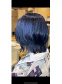 深みのあるネイビーブルー！