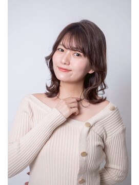 ルフュージュ バイ プロデュース 相模大野店(Refuge by Produce) 外ハネミディアム/ココアブラウン/バタフライカット