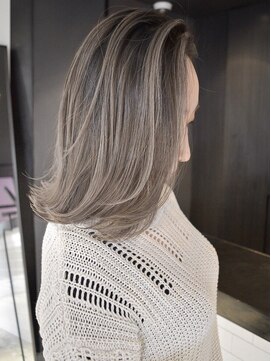 ルーヴェ(LOWE) 外国人バレイヤージュと大人の外ハネボブでお洒落に!