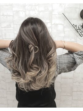 オーシャンシェリー(Ocean Sherry) ホワイトベージュ系バレイヤージュ