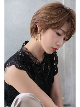 エストレーラ(estrela) 『estrela』小顔ハンサムショート ミルクティーブラウン