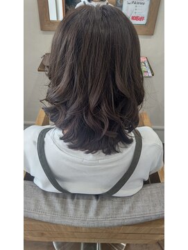 いとをかし美容室 カーキーシルバーアッシュ