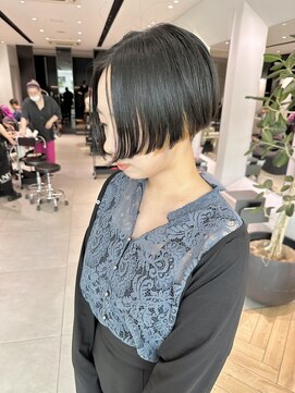 ステア ケース(stair case) 大人クール前下がり黒髪刈り上げハンサムショート