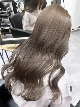 リア(riah) ハイライトカラーミルクティーベージュレイヤーカット