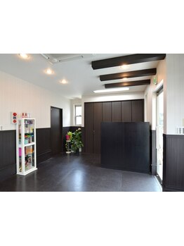 ベテランスタイリストが一人ひとりのお悩みに寄り添い相談をしやすい空間◎幅広い年代の方がご来店♪