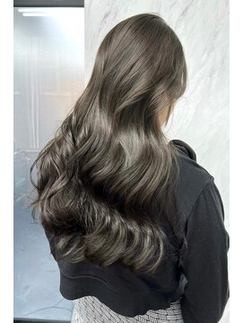 ランズ リアオオサカ(LANDS RiaOSAKA) レイヤーカット　カーキアッシュ 【韓国ヘア 大阪 梅田】