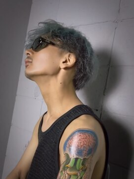 刈部倶楽舞 シルバー×ライトグリーン ブリーチカラー【朝久】