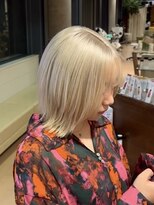 アウラ(AURA)&nbsp;レイヤーボブ/おしゃれ女子ウルフヘア／顔周りレイヤー/ブリーチ