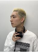 テーパーショートブロンドカラー