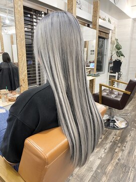 リリー シブヤ(Lilly shibuya) 【Lilly渋谷】#パールグレー #エクステ #エクステローライト