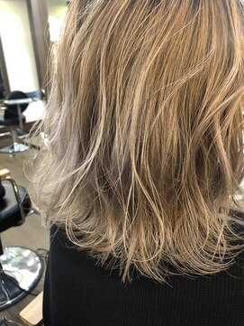 ボウ(BOW) ニュアンスハイライト×ミルクティベージュ