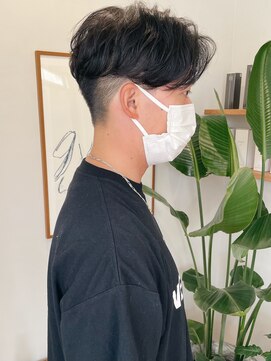 ザデイ(THE DAY) センターパート刈り上げパーマ