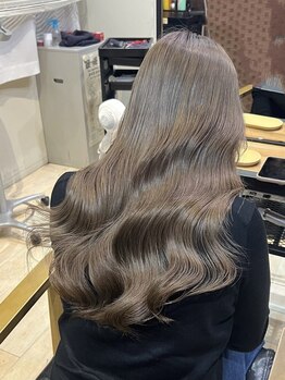 フリーダム マティーニ 姫路駅前店(freedom martini)の写真/【姫路駅☆徒歩1分】透明感とツヤ感のある似合わせカラー♪トレンドに敏感なあなたも大満足の仕上がりに◎