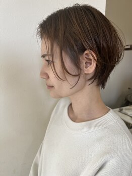 ショート・ボブにするなら〈manon hair〉どこから見ても収まりが良く、綺麗なシルエットに仕上がります。