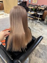 チャプター 問屋町(chapter)&nbsp;ケアブリーチミルクティーベージュカラーレイヤーカット韓国ヘア