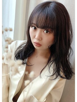 アンスール(Un Seul) ダークトーンでゆるっと可愛いミディアムスタイル