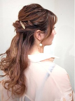 魅力を活かした特別なアレンジで"周りと差がつく"お呼ばれヘアに♪結婚式や普段使いに◎[ヘアセット\3850]